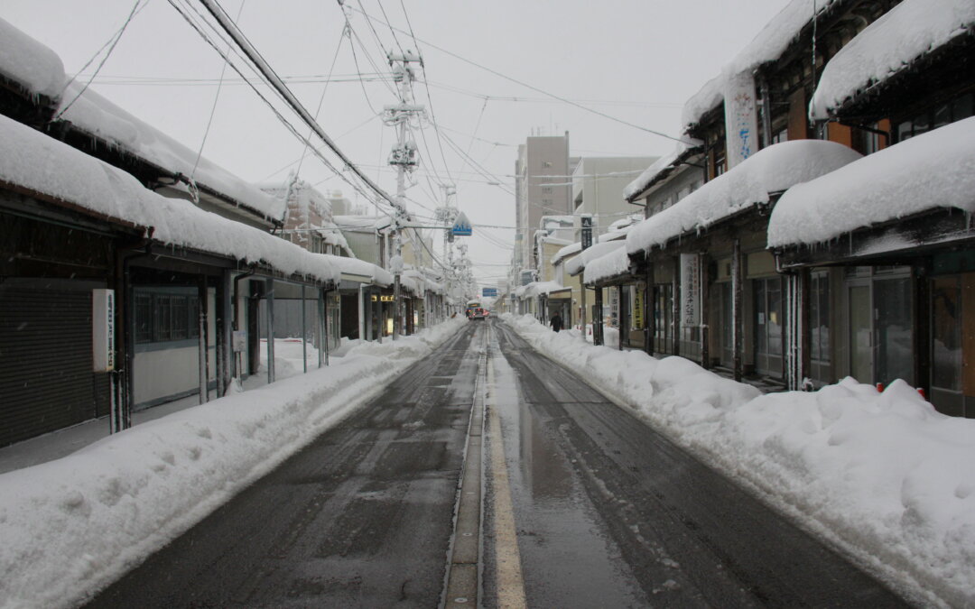 今回は滋賀県近江八幡市内で発生した積雪の影響で被害を受けたご自宅の火災保険軒樋・波板工事