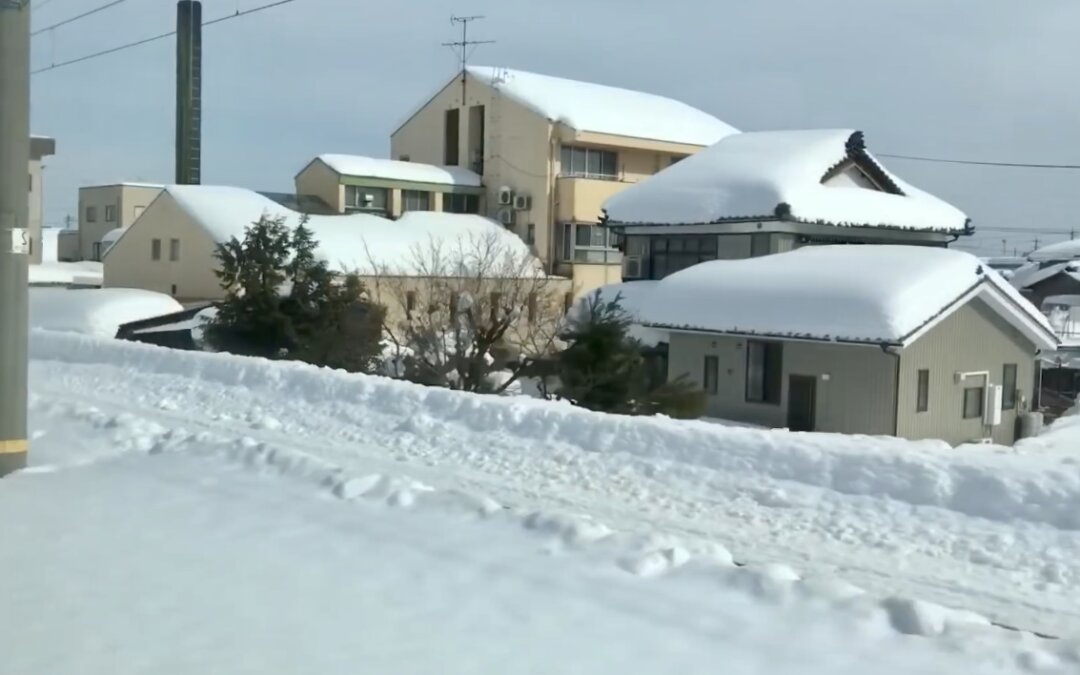 本日は石川県加賀市内で発生した積雪の影響で被害を受けたご自宅を火災保険を活用した軒樋工事
