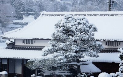 本日は滋賀県東近江市で発生した積雪の影響で被害を受けたご自宅を火災保険を活用した軒樋工事